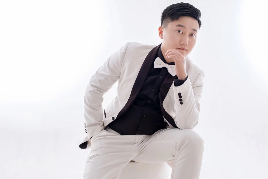 吴顺利 生活照.jpg