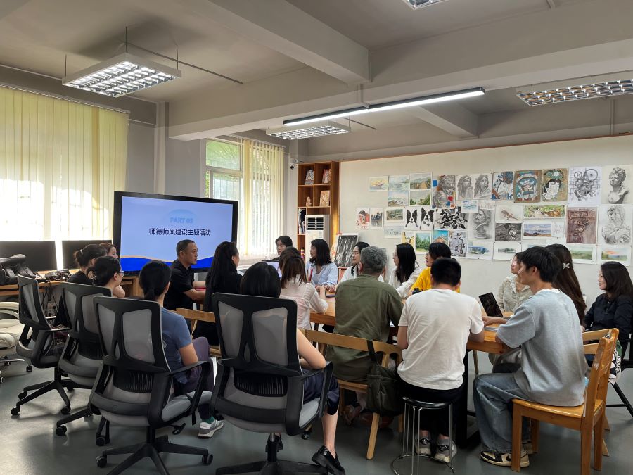 图1 新老教师交流.jpg